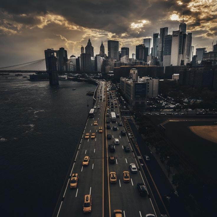 Parents evaluating schools in France